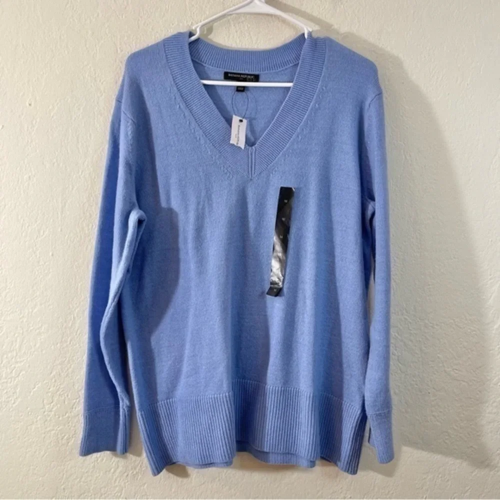 NWT Banana Republic Acrylic Blend V-Neck Sweater Men Size M Blue Lightweight